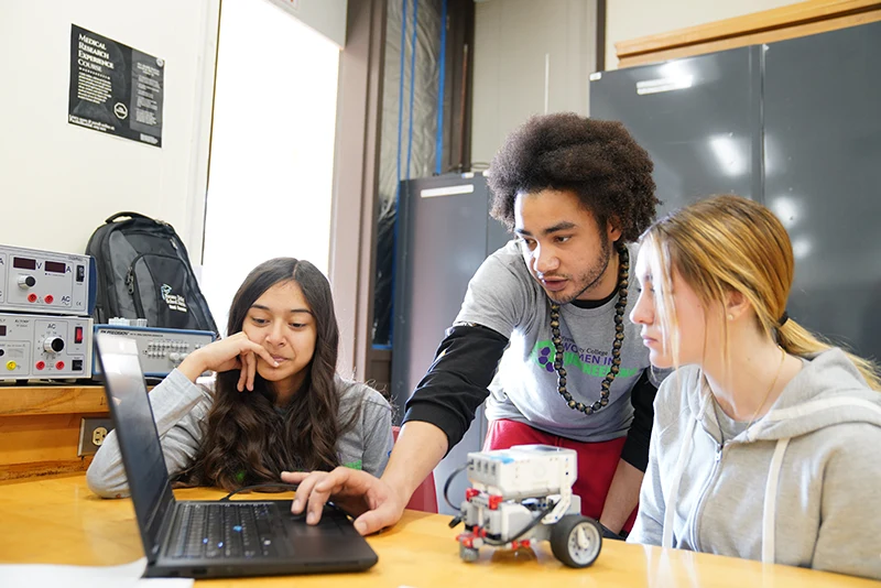 Students in engineering class